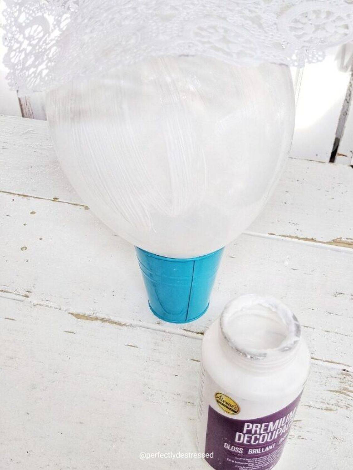 DIY paper mache balloon with PVA Glue and fabric decoupage 