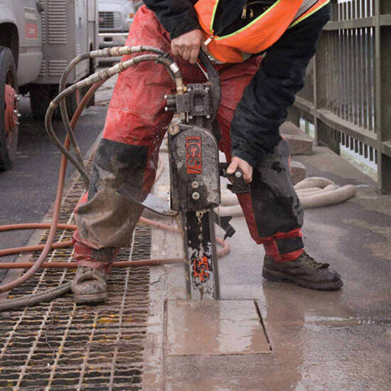Wet Concrete Cutting with ICS 890F4 Chain Saw