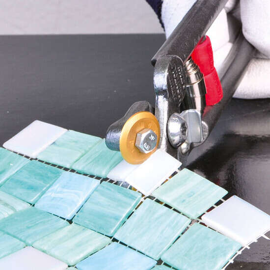 Montolit Tile Nibbler For Glazed Tiles And Mosaics cutting
