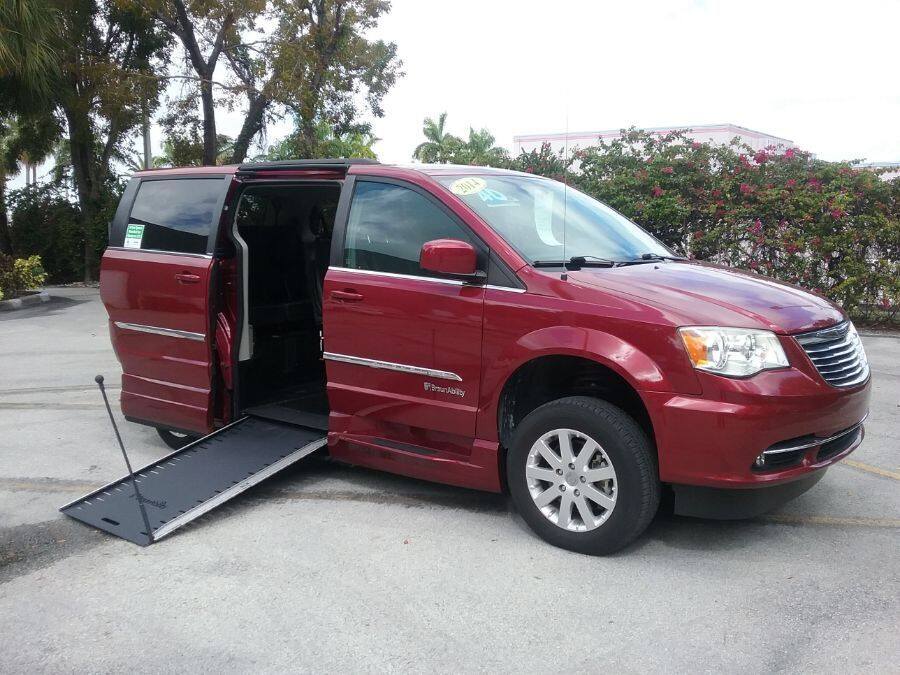 Used 2014 Chrysler Town and Country 