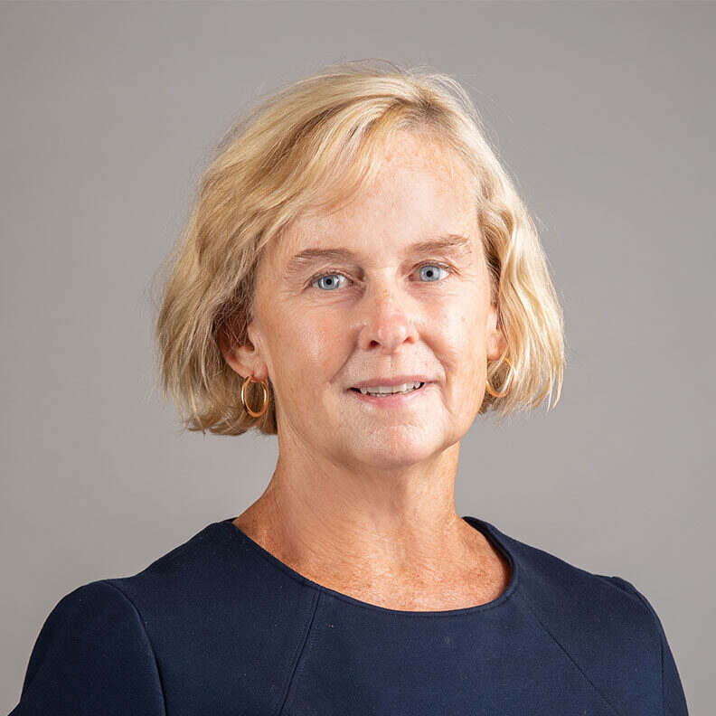 Karen Cannon-Janettas, Elmhurst University