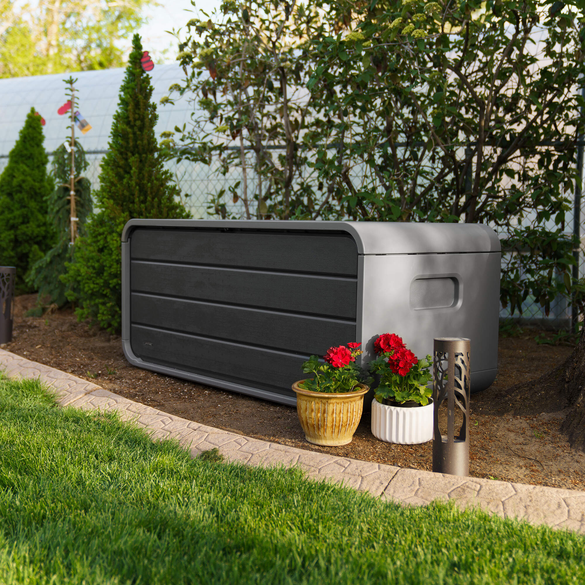 Lifetime Modern Outdoor Storage Deck Box (136 Gallon) 60367