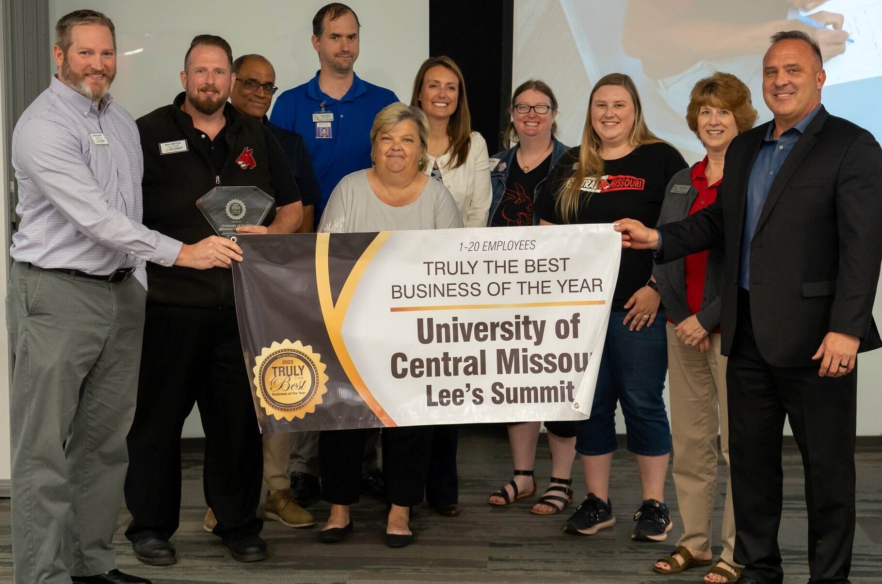 University of Central Missouri Lee's Summit Campus Receives Chamber of  Commerce Simply the Best Business of the Year Award