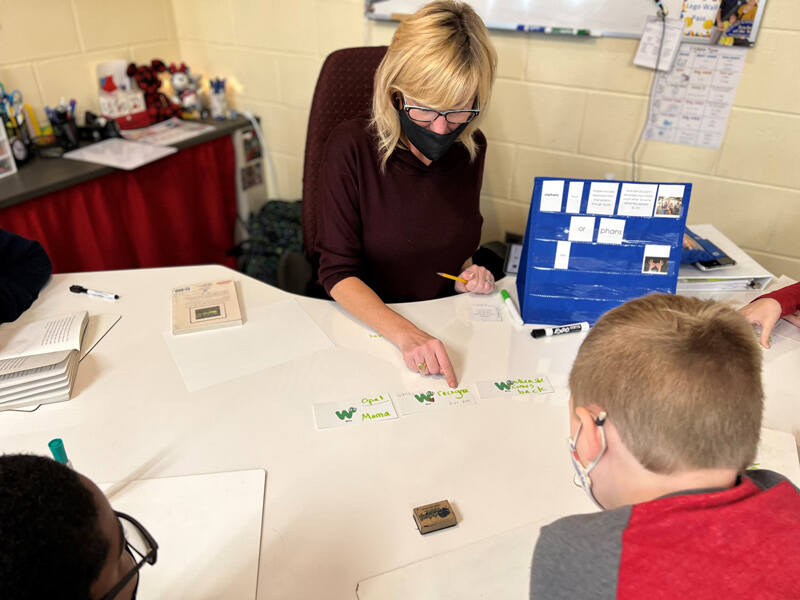 Jaime True Daley, senior associate director of literacy in UD’s Professional Development Center for Educators, engages with Seaford School District students in a Bookworms small-group lesson. 