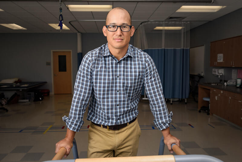 Daniel White, associate professor of physical therapy in the University of Delaware’s College of Health Sciences, encourages those living with osteoarthritis to get 6,000 steps in each day.  