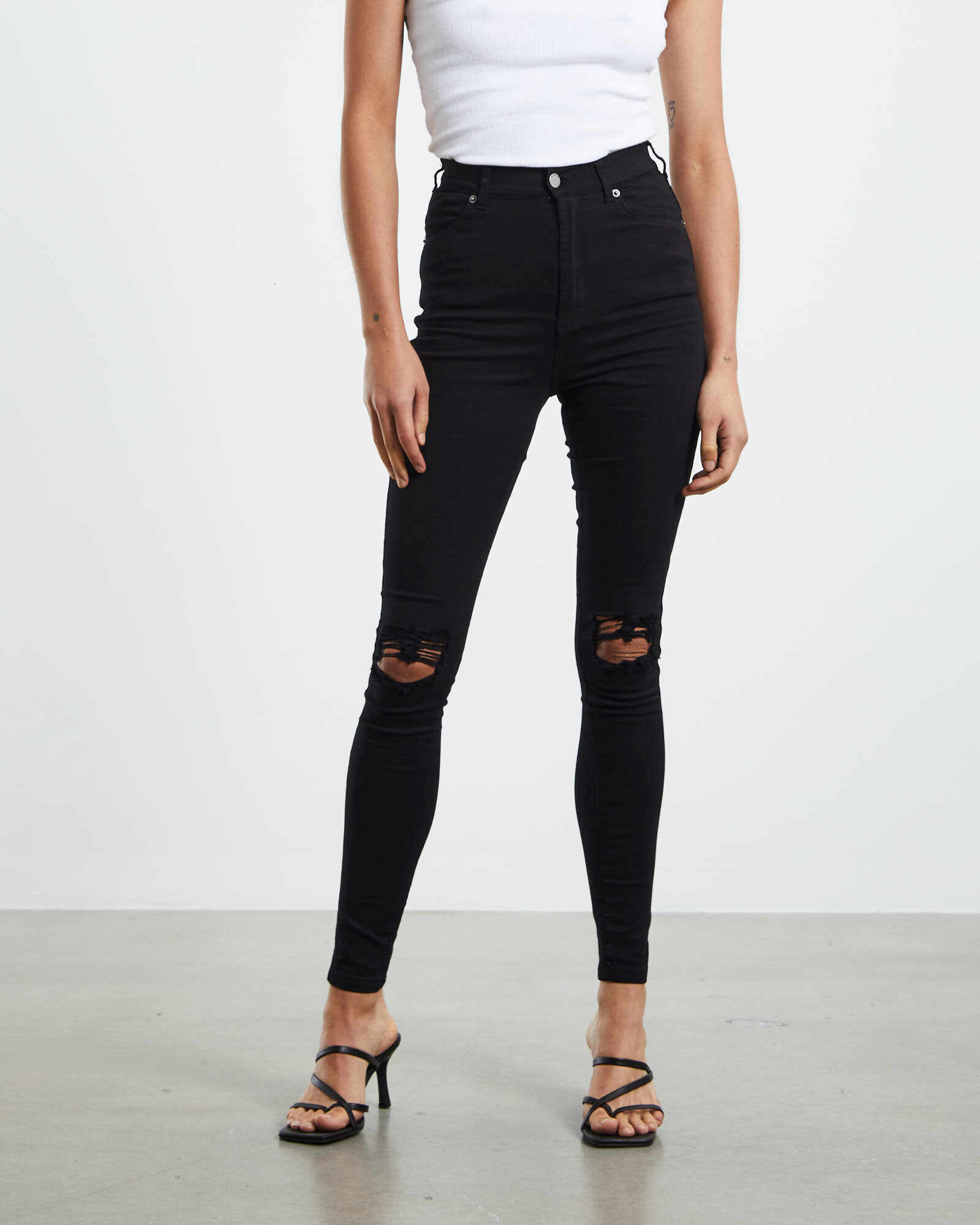 Top 300+ Black knee ripped jeans womens - sosfashion75.com
