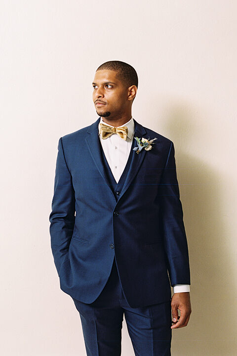 Navy Suit Gold Tie Wedding | vlr.eng.br