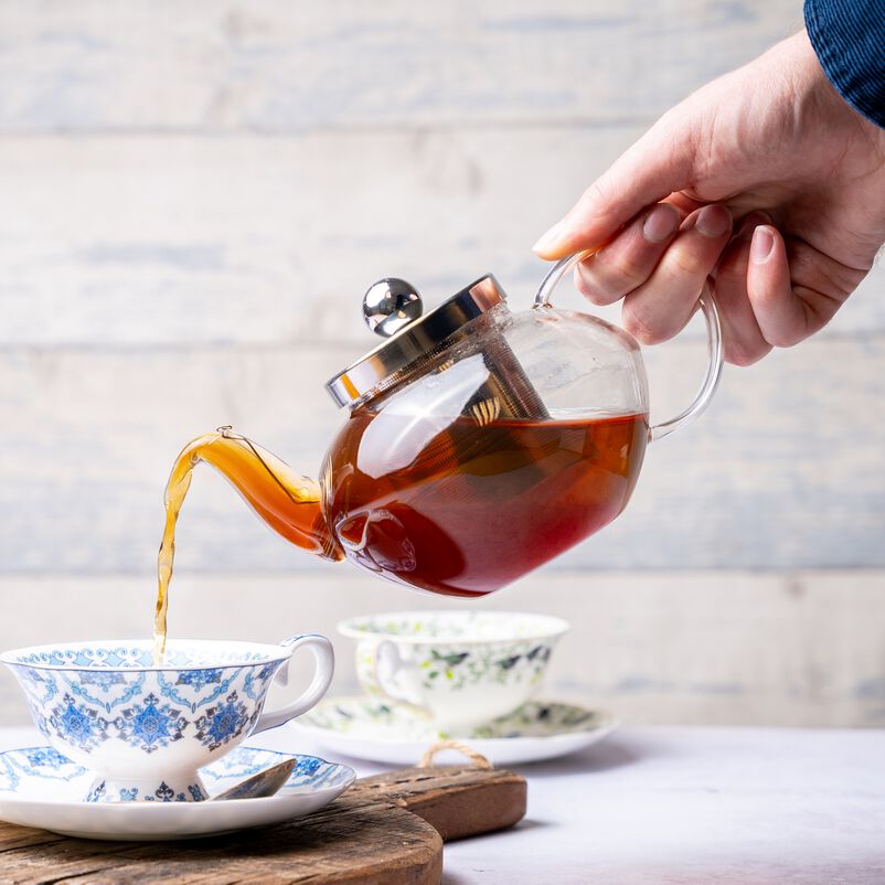 Pimclico Teapot pouring tea into a teacup
