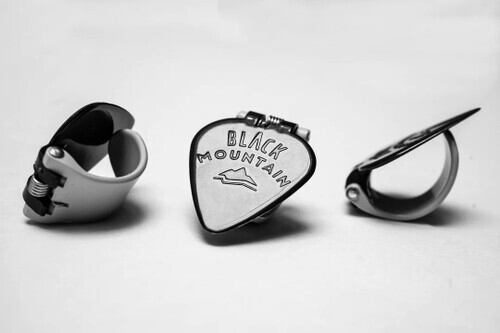Left handed thumb picks 2025