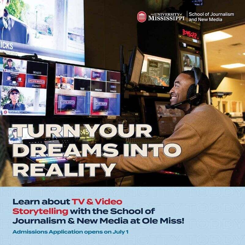 Grafik menampilkan seorang siswa yang duduk di depan monitor TV dan membaca: Ubah Impian Anda Menjadi Kenyataan.