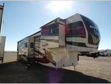 Toy Hauler Fifth Wheels Front Kitchen