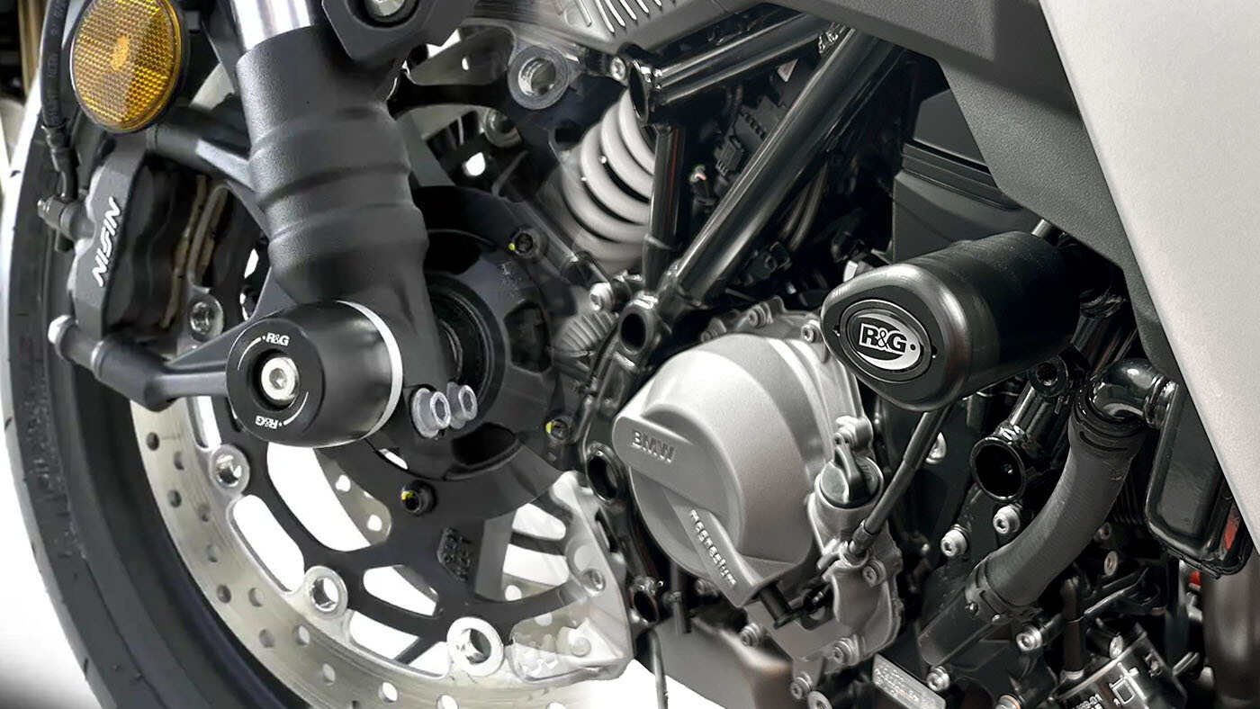 Vance & Hines' Yamaha Bolt Twin Slash Staggered Exhaust System and
