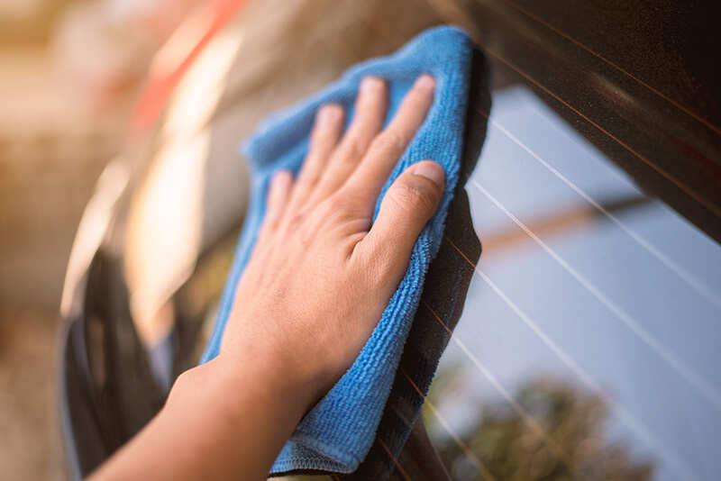 3 steps for cleaner, clearer windows - Professional Carwashing