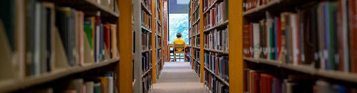 Student sitting in library.