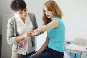 Female getting examined for Psoriasis by the provider 