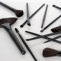 Cleaning makeup brushes