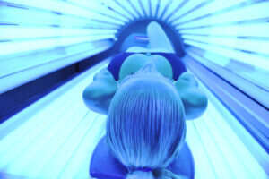 A lady lying in the tanning bed