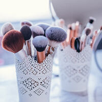 Pro's guide to cleaning your makeup brushes