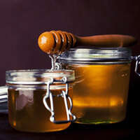 6 ways manuka honey benefits your skin