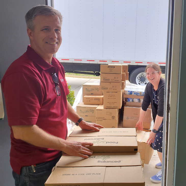 Photo of John Ring and Stormy Shapiro loading and unloading food for families