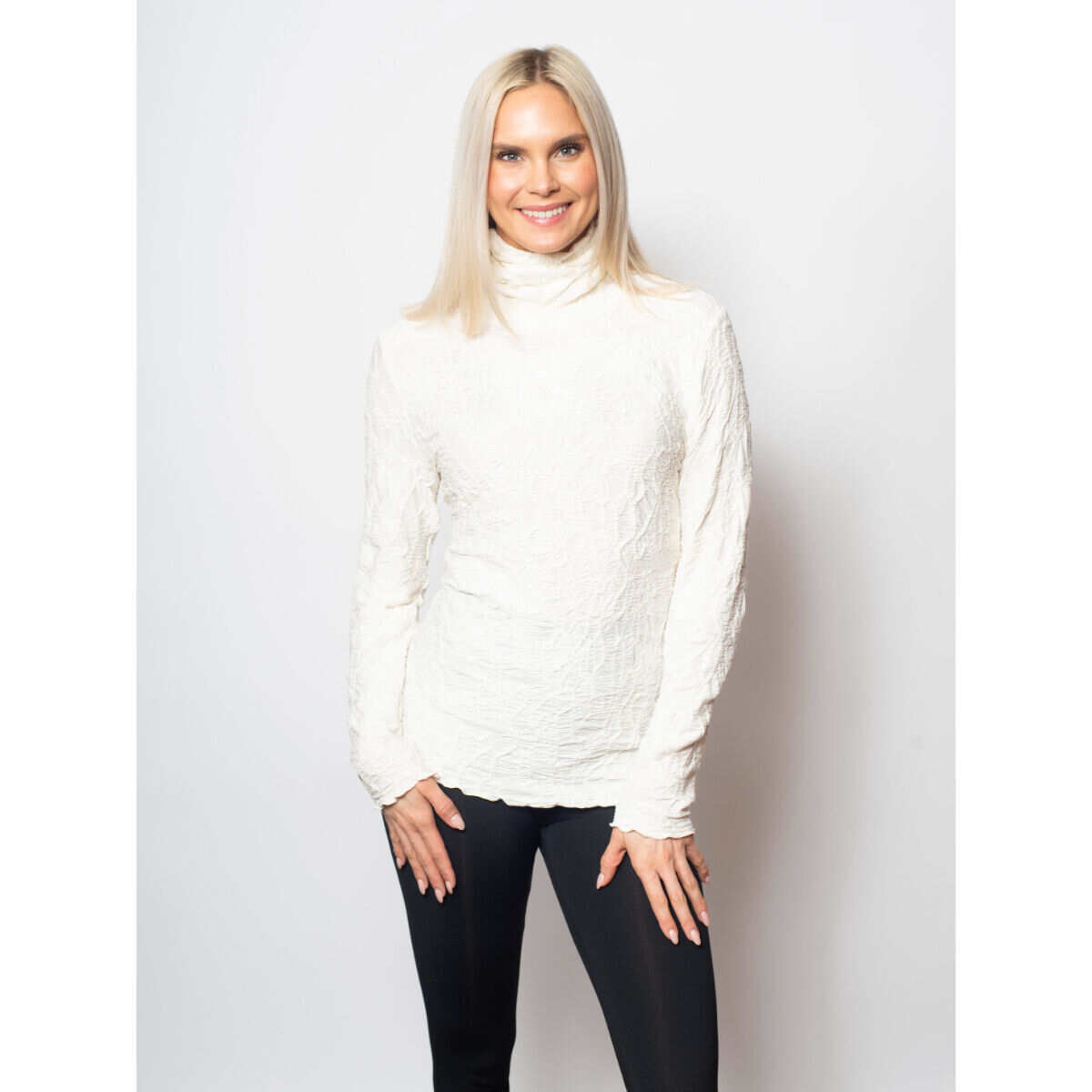Sno Skins Dreamcatcher Turtleneck Womens